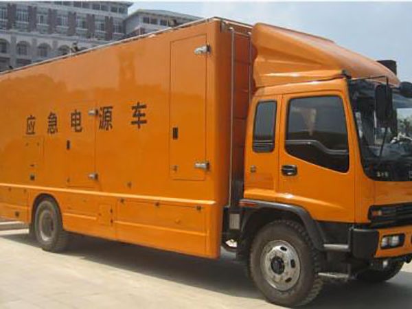 张家口冬季柴油发电机启动前，如何检查燃油系统中的积水？